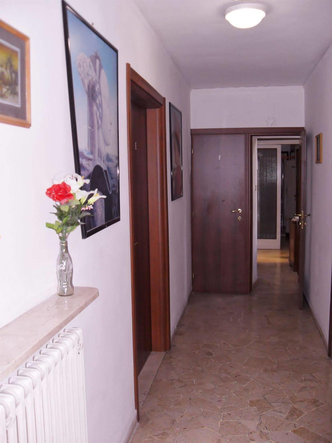 Mary's House Pensión *